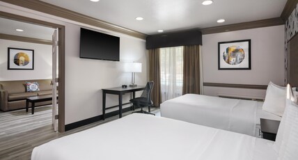 Aiden by Best Western @ Austin City Hotel Room Type - Accessible - Suite 2 Doubles, Mobility Accessible, Communication Assistance, Roll In Shower, Sofabed