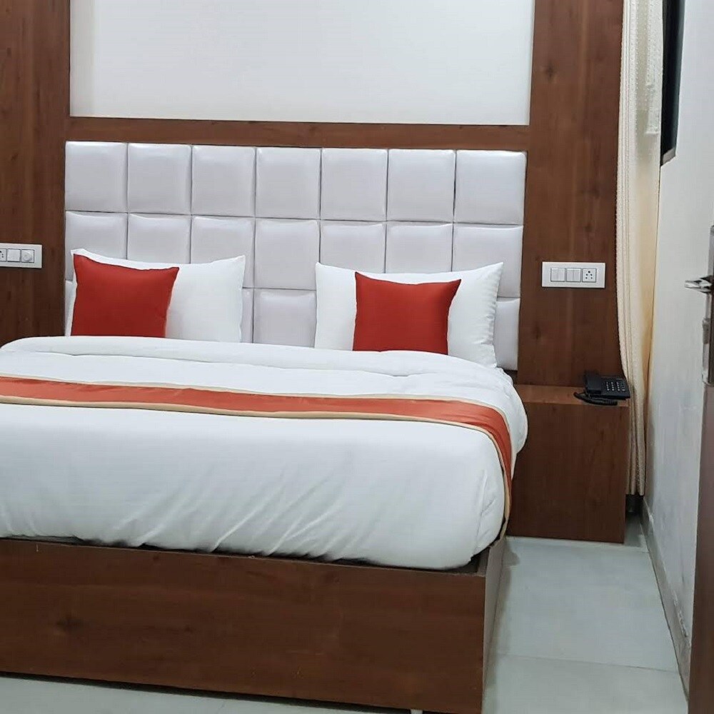 Hotel Kwality - Tap to explore photos