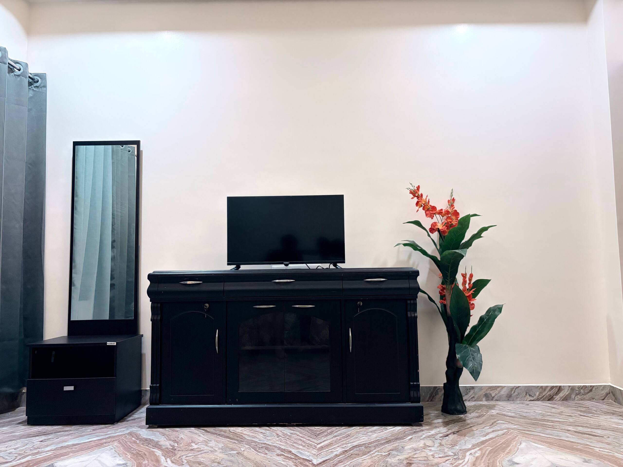 Royal Heaven Homestay - Tap to explore photos