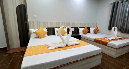 Hotel Royal Suites Plus (100 Meters From Dargah) Room Type - Royal Family Suite Room