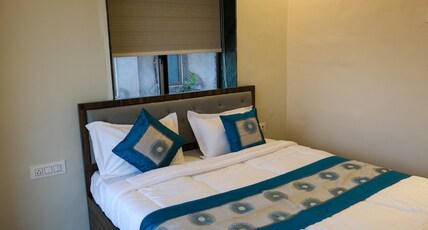 VR Comforts Room Type - Deluxe Double Bed