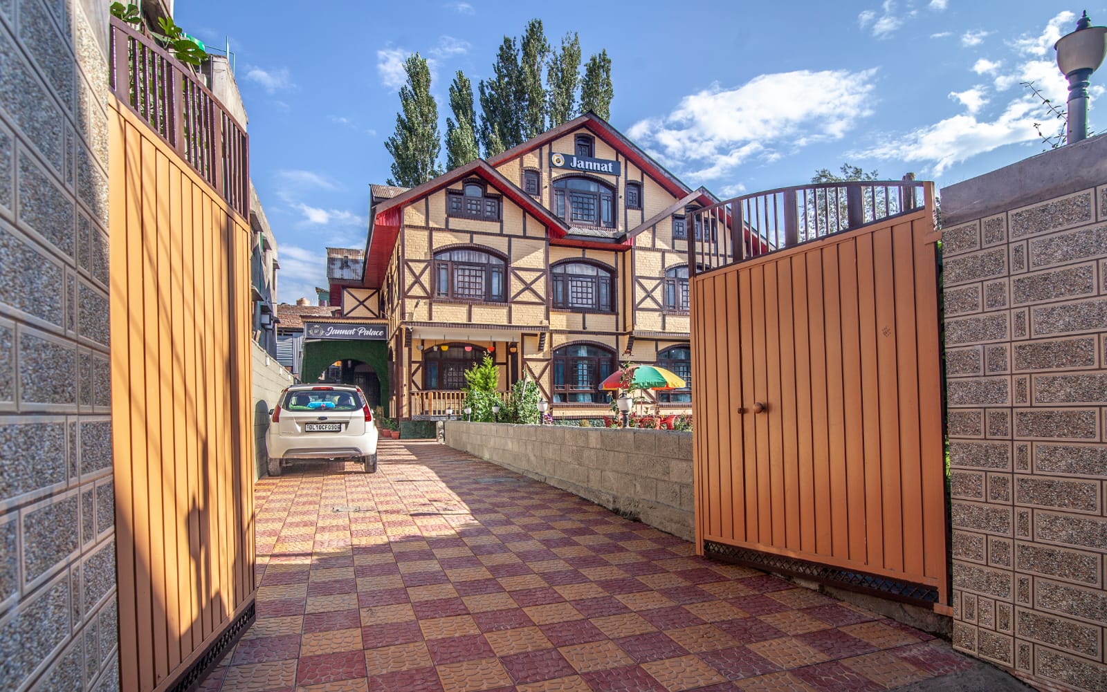Hotel Jannat Heritage - Tap to explore photos