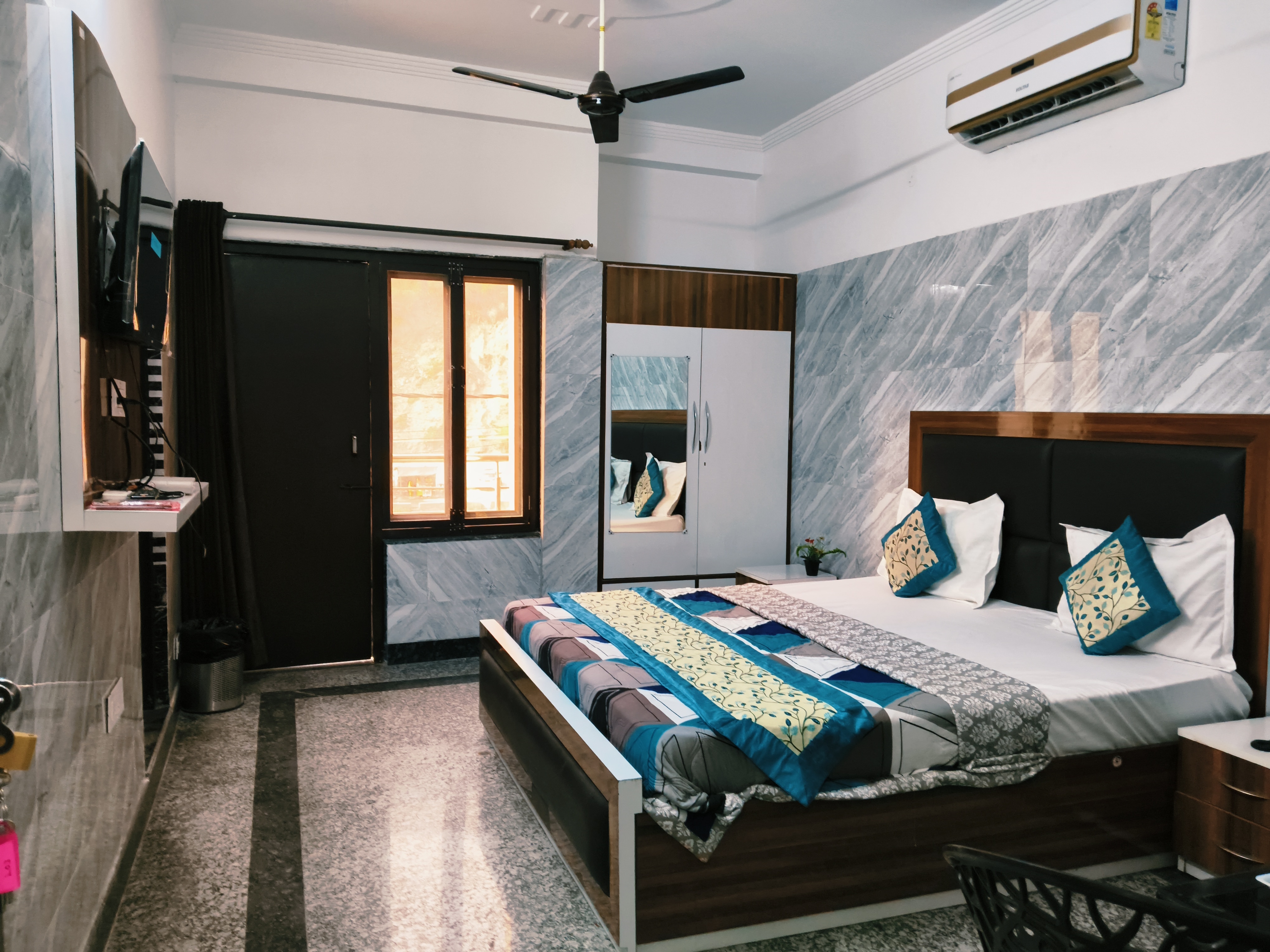 Hotel Amar Leela - Tap to explore photos