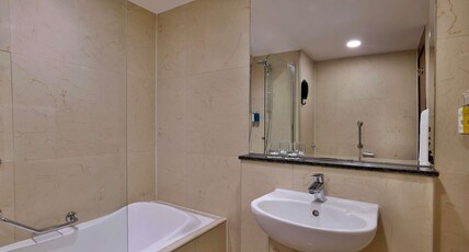 Queen Elizabeth 2 Room Type - Classic Room with 1 King Size Bed