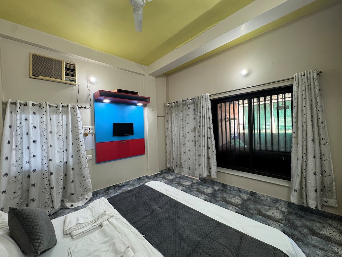 Aaradhya Homestay Varanasi - Tap to explore photos
