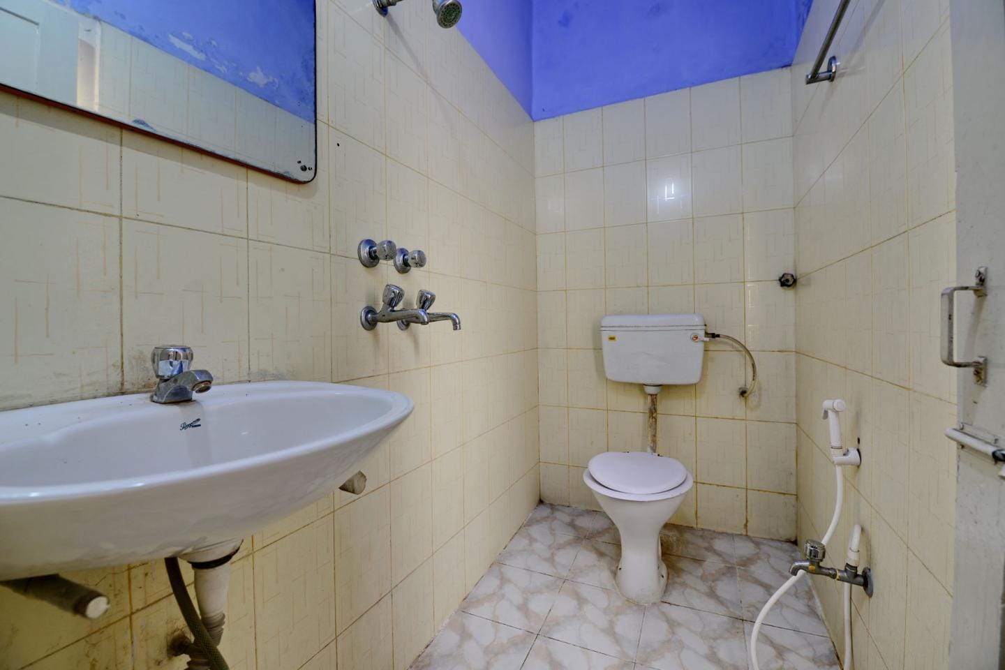 Hotel Pankaj 500meters from Gaya Railway Station - Tap to explore photos