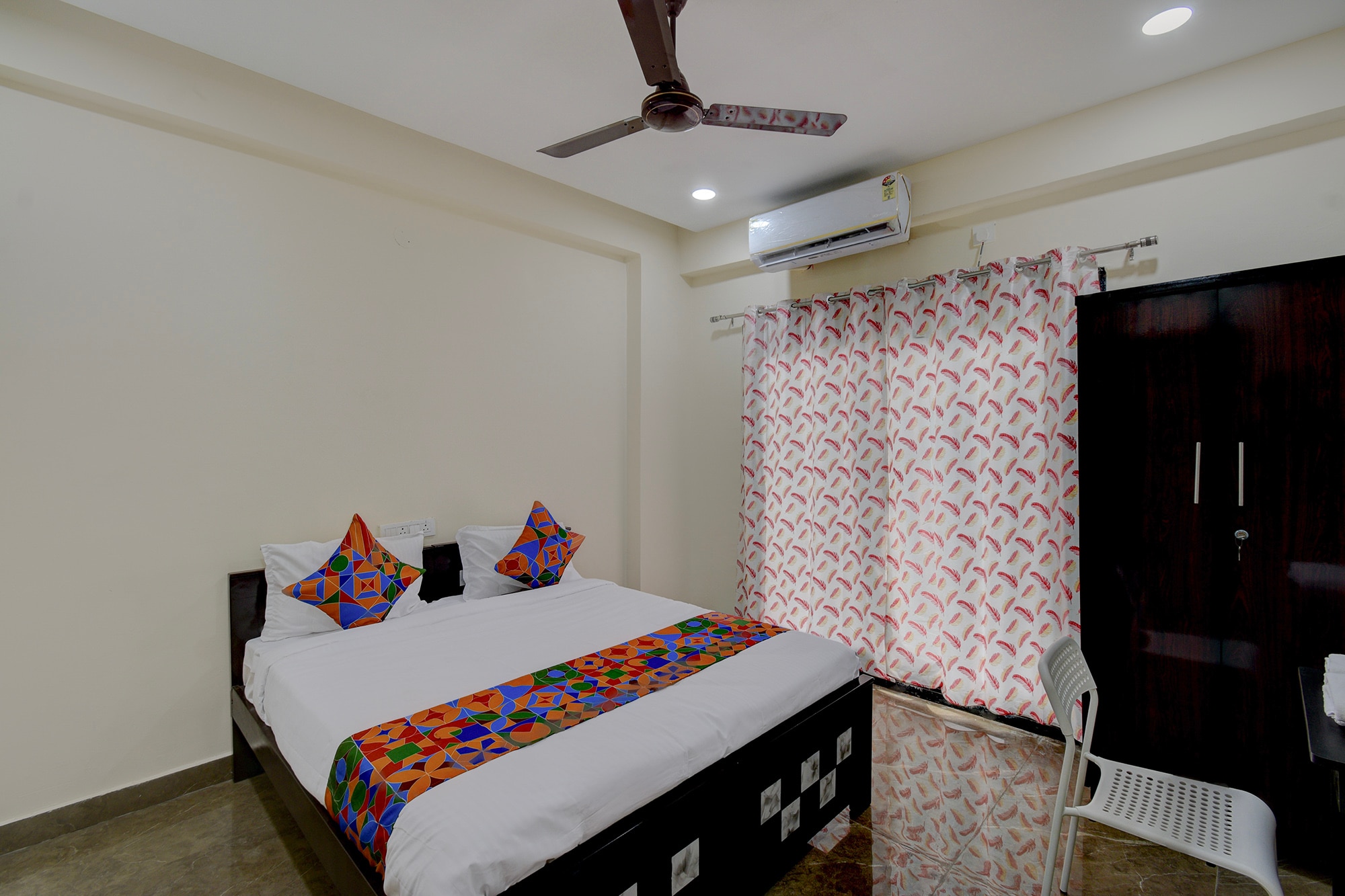 FabHotel Heaven 75 - Raheja Mindspace IT Park, Hitech City - Tap to explore photos