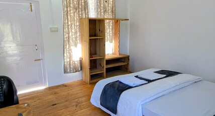 Accomoon River Side Cottages Room Type - Double bed deluxe room with balcony & river view