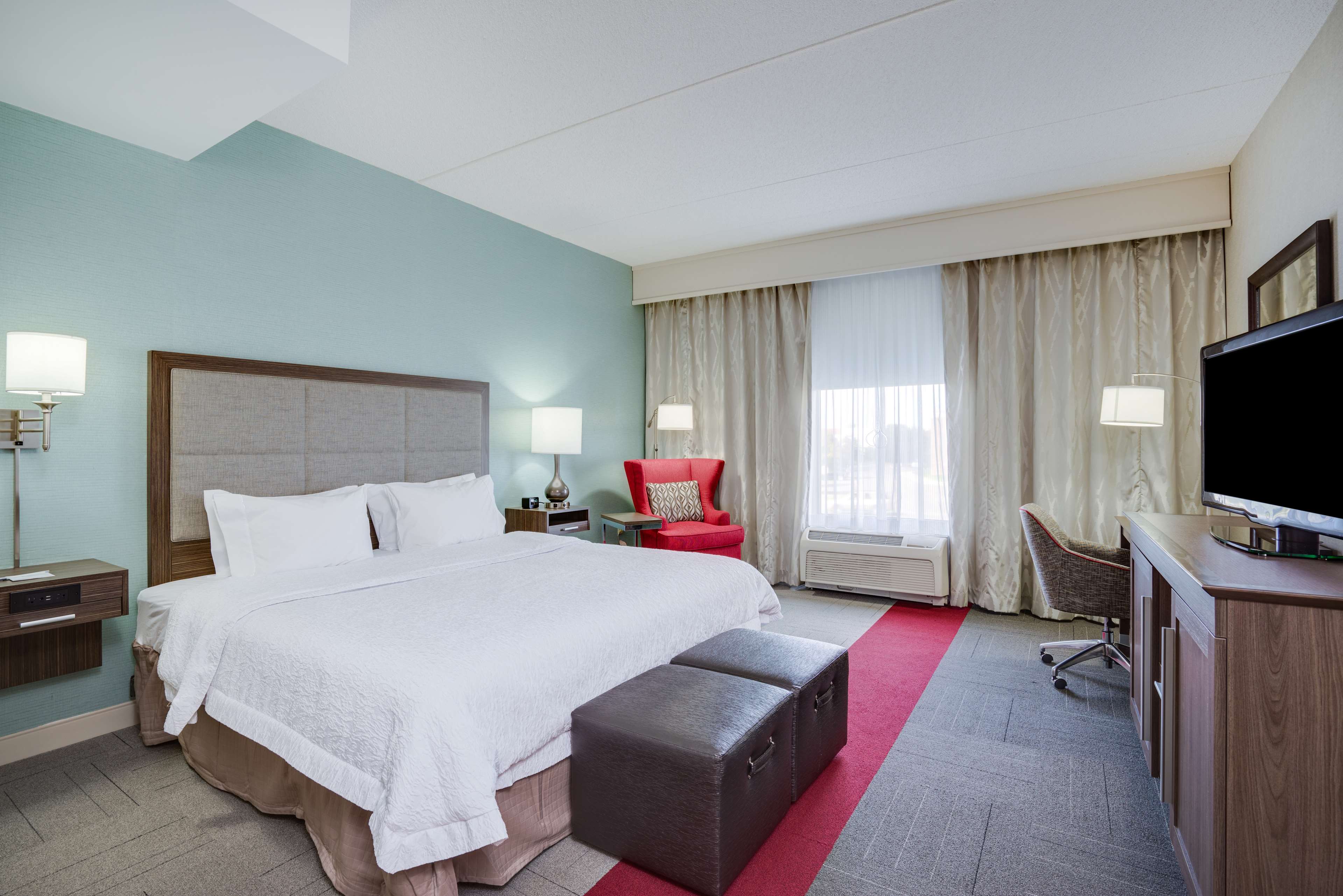 Hampton Inn Middletown - Tap to explore photos