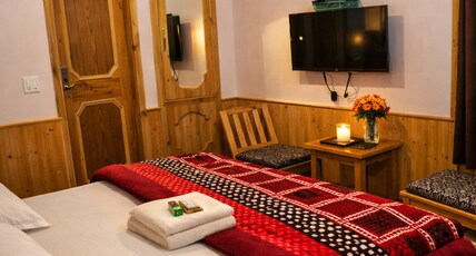 UM Hotels and Restaurant Room Type - Deluxe Room