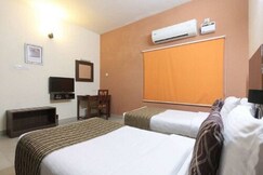 Del Fox at Delhi Airport