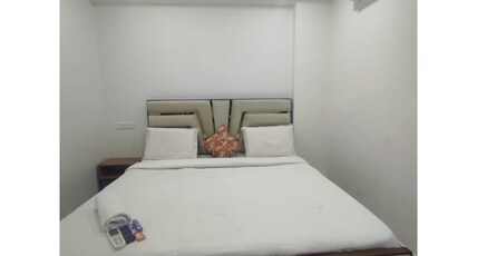 Hotel Stay Holiday INN Room Type - Standard Room