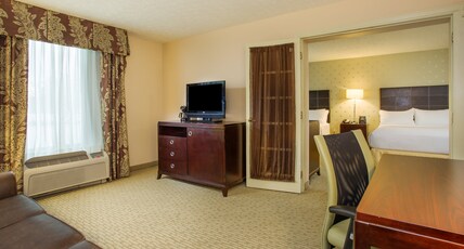 Holiday Inn BLOOMINGTON-UNIVERSITY AREA Room Type - 1 King Standard Communication Accessible Tub