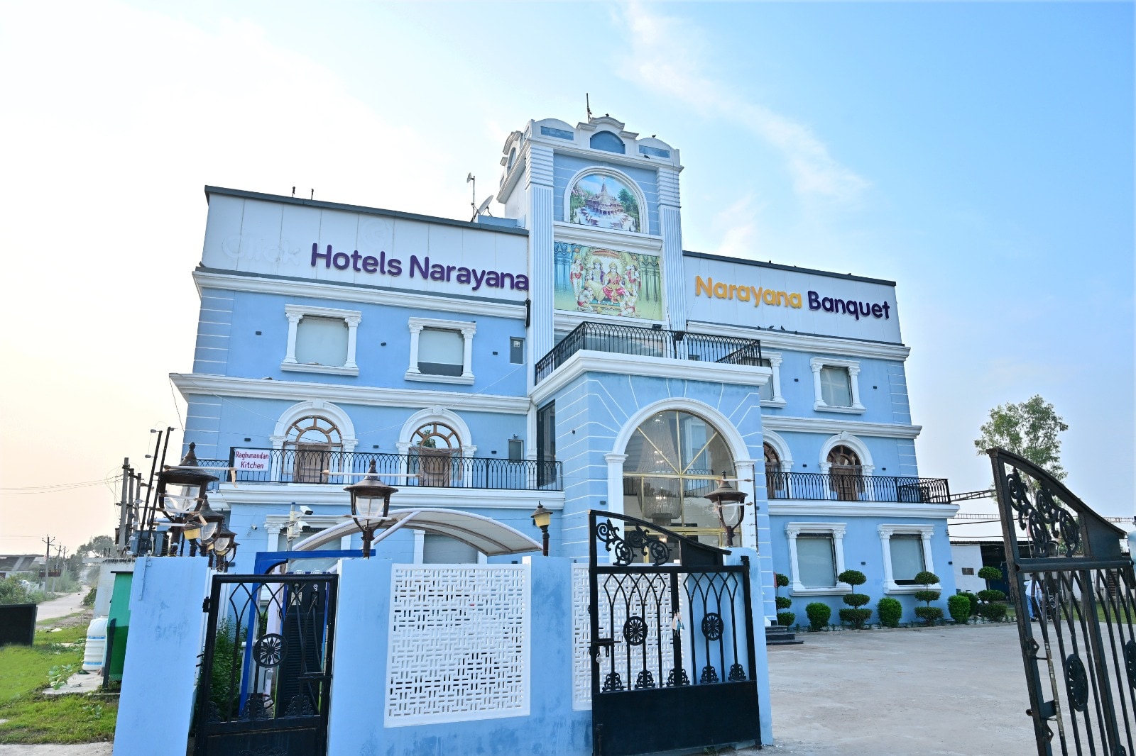 Click Hotel Narayana - Tap to explore photos