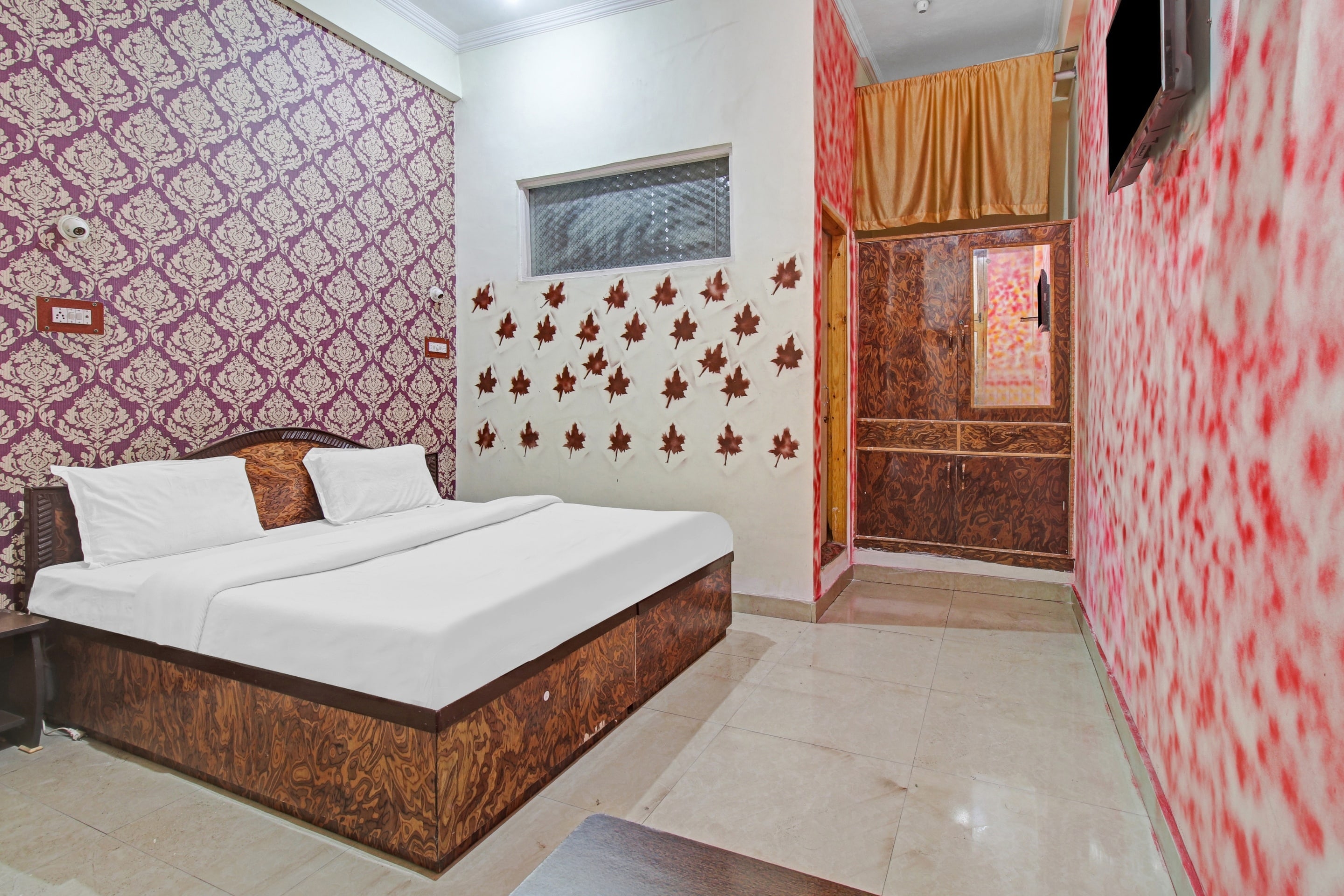Hotel O Shaani Guest House - Tap to explore photos
