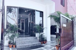 Luxury Taj Home Stay