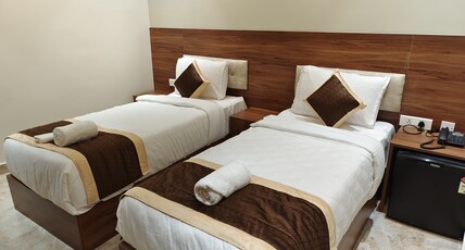 HOTEL THOUSAND PILLARS Room Type - AC DELUXE TWIN ROOM