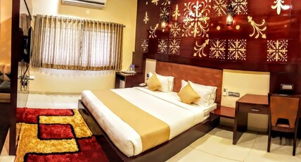 hotel yogiraj Room Type - Suite Room(Unmarried couple is not allowed)