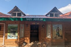 Royal Dutch Resorts And Doll Musuem 