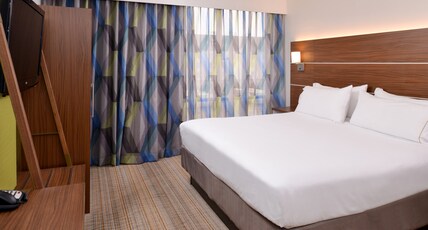 Holiday Inn Express & Suites SPRINGFIELD Room Type - 1 King Bed Standard Sofa Bed