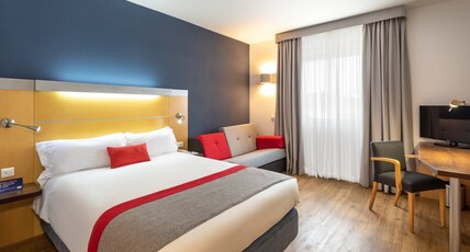 Holiday Inn Express Lisbon - Oeiras Room Type - 1 Double Standard Sofa Bed with Free Breakfast Holiday Inn Express Lisbon - Oeiras Room Type - 1 Double Standard Sofa Bed with Free Breakfast