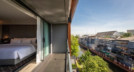 Ayathorn Bangkok Hotel Room Type - Superior King with Balcony