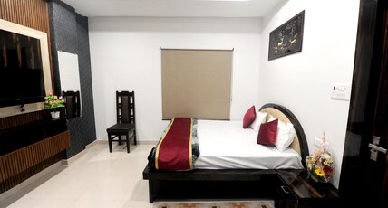 Golden inn Prayagraj Room Type - Deluxe Room with City View