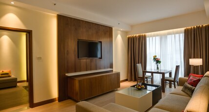 Crowne Plaza Nairobi Airport Room Type - 1 King Bed Customizable Suite 1