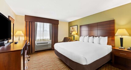Best Western Dayton Room Type - Accessible - 1 King, Mobility Accessible, Communication Assistance, Walk In Shower, Microwave And Re Best Western Dayton Room Type - Accessible - 1 King, Mobility Accessible, Communication Assistance, Walk In Shower, Microwave And Re