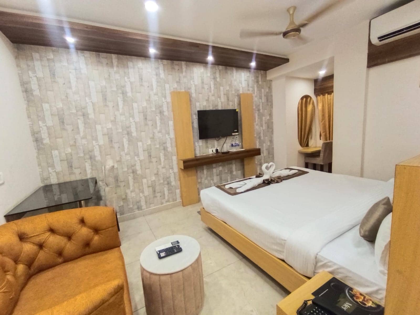 Hotel Sonali Golden Palace - Tap to explore photos