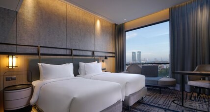 Mercure Surabaya Manyar Room Type - Deluxe Room with Twin bed, City side