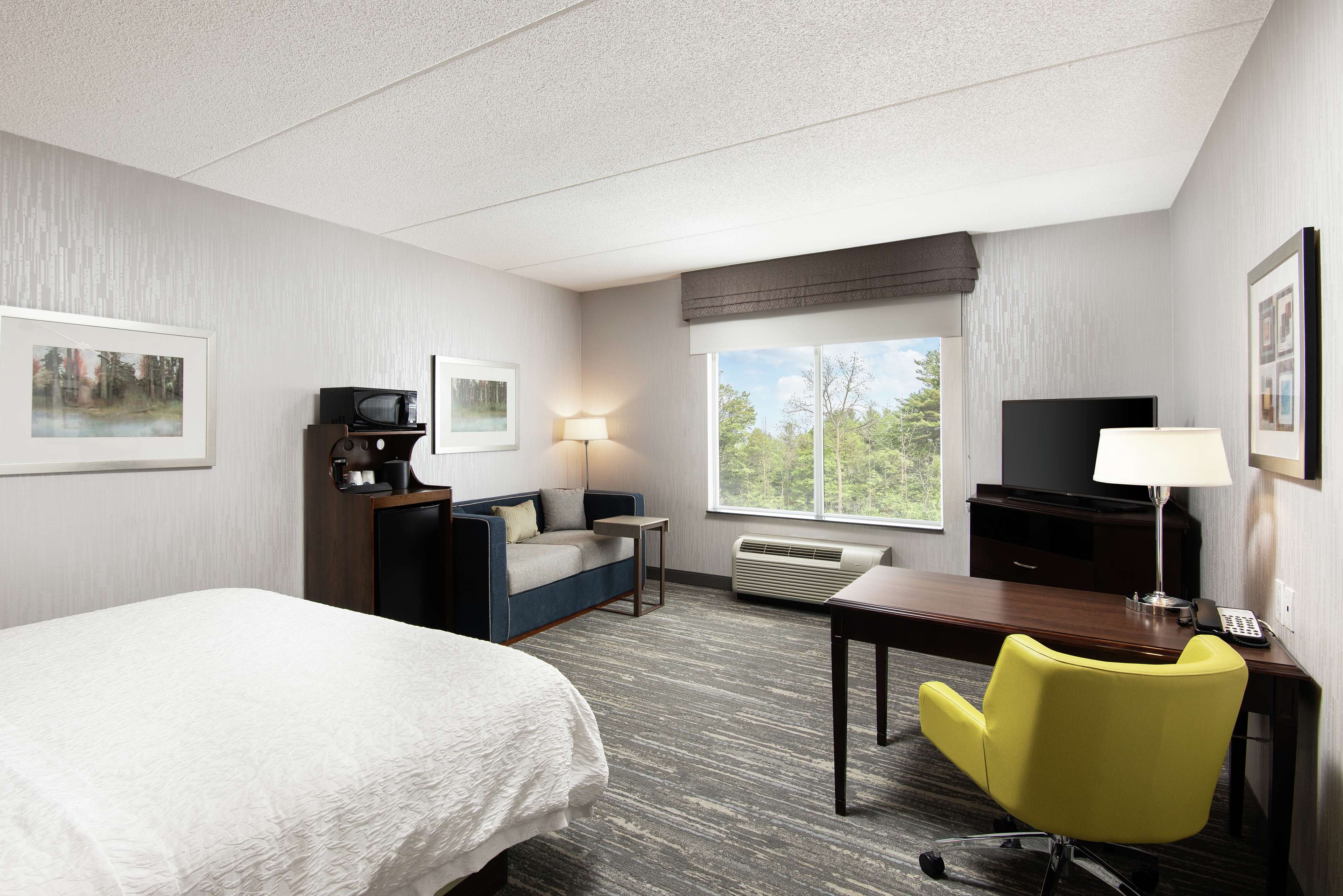 Hampton Inn & Suites by Hilton Barrie - Tap to explore photos