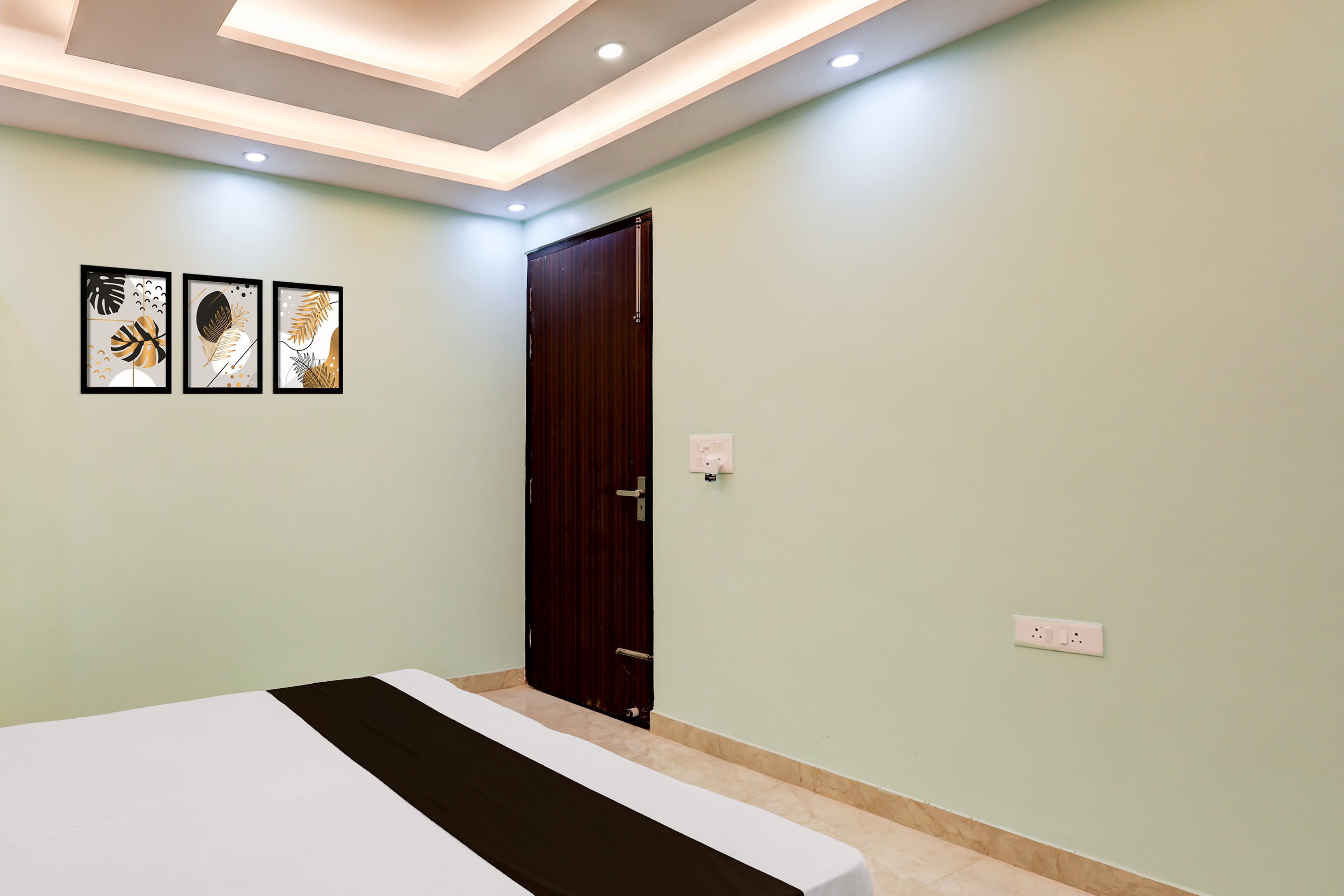 Hotel O Radhe Palace - Tap to explore photos