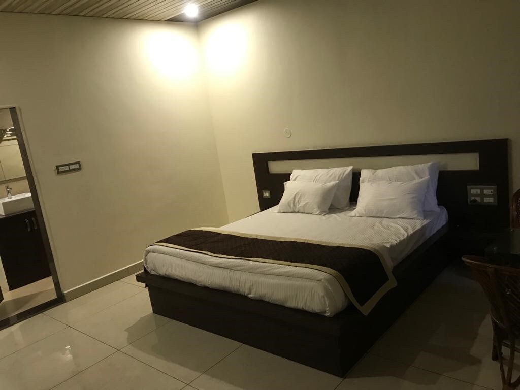 Hotel DEV Palace @RJ23 - Tap to explore photos