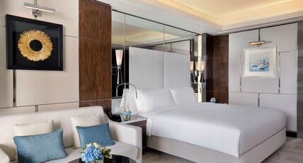 Hilton Dubai Palm Jumeirah Room Type - ROYAL SUITE WITH SEA VIEW AND BALCONY Hilton Dubai Palm Jumeirah Room Type - ROYAL SUITE WITH SEA VIEW AND BALCONY