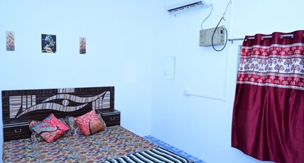 Aviral Home Stays Room Type - Deluxe AC Room