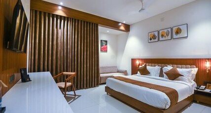 King's Kraft Tremezzo Inn Room Type - Club Room