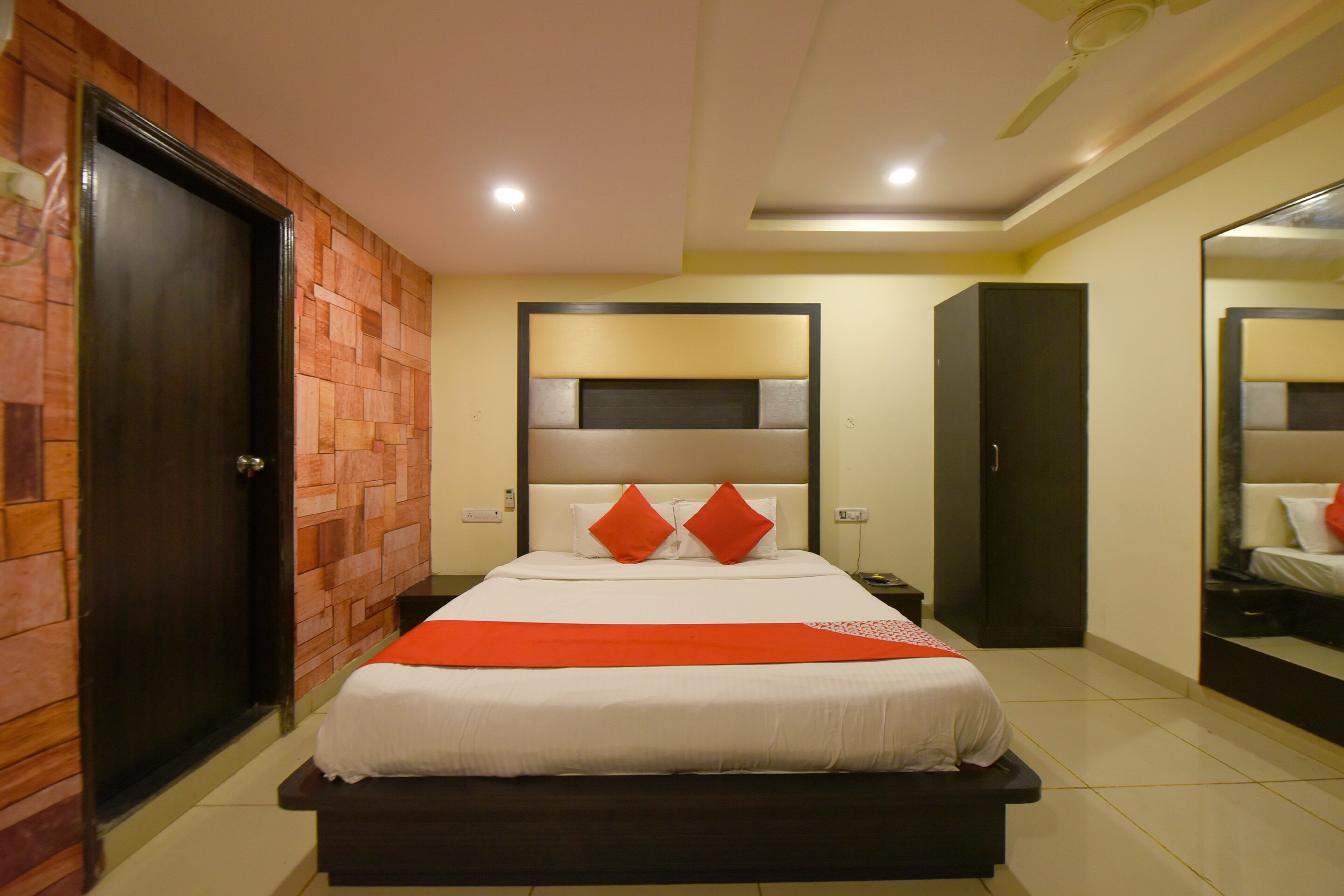 Hotel O Diamond Imperial - Tap to explore photos