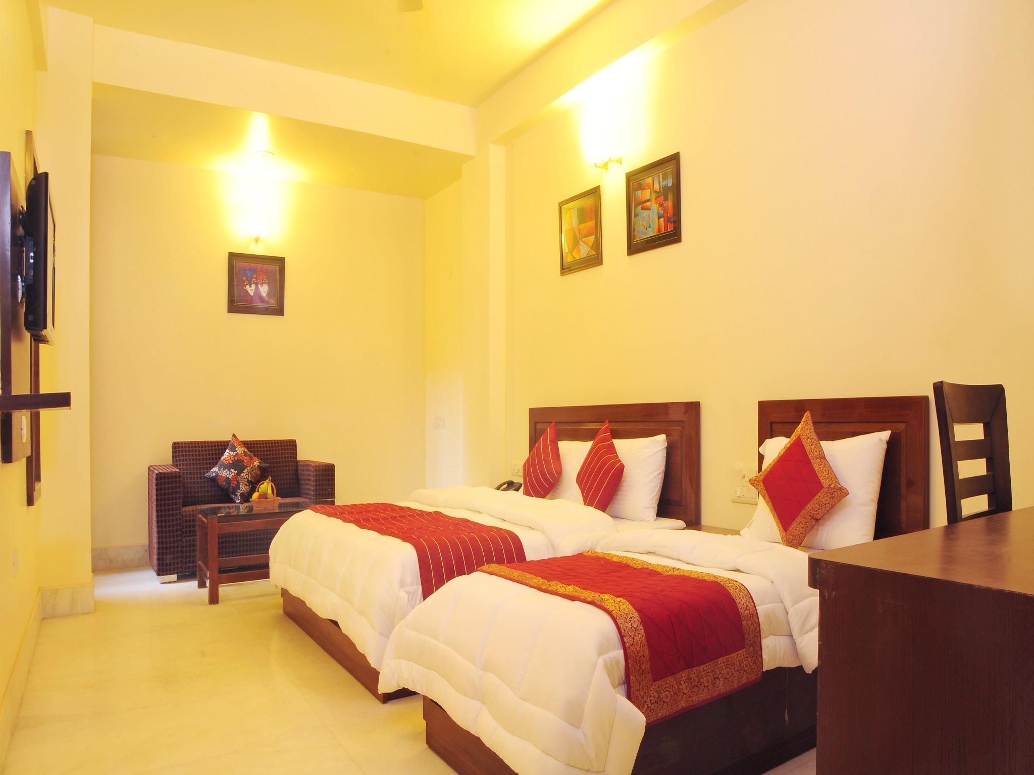 Hotel Shanti Villa - Tap to explore photos