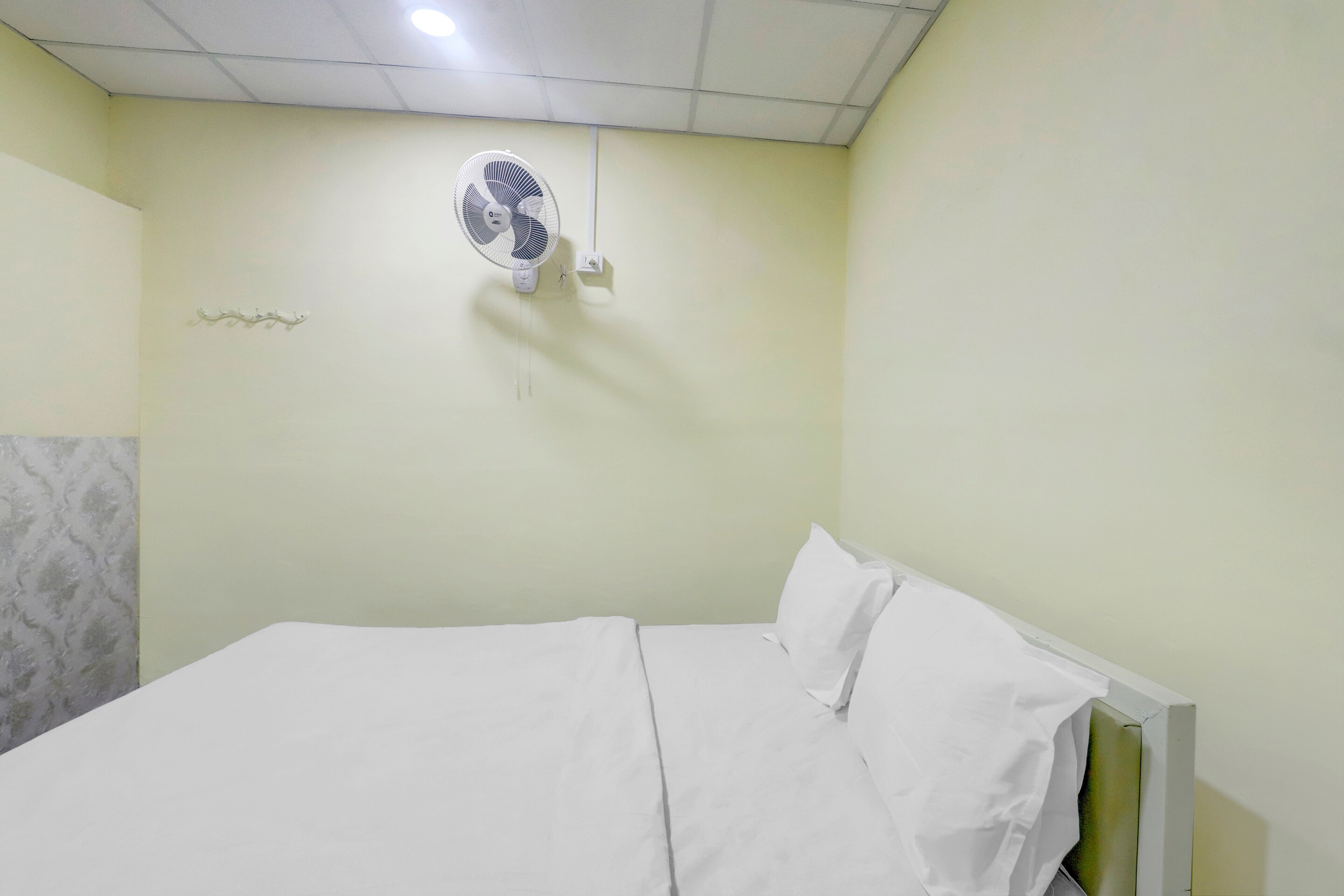 Hotel O Radhe Krishna - Tap to explore photos