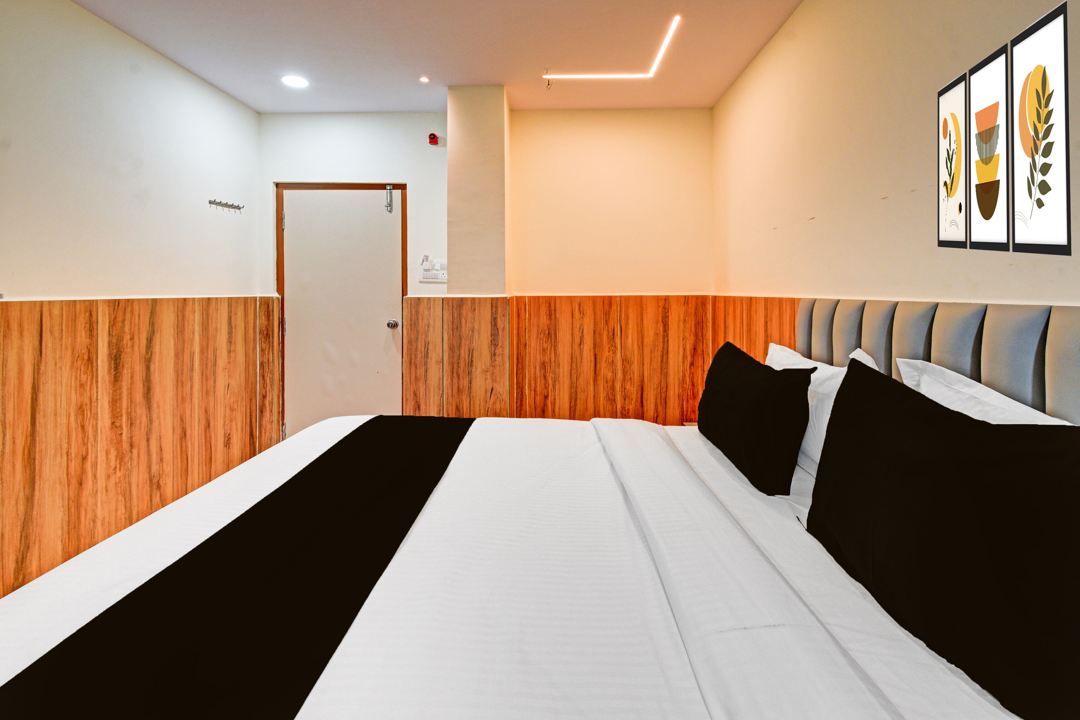 HOTEL O VEDHANSHI HOTEL BIBINAGAR - Tap to explore photos