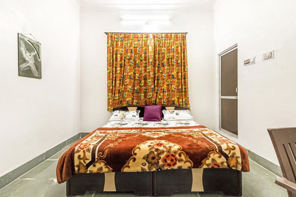 Singhi Villa Guest House | Rooms & Restaurant - Tap to explore photos