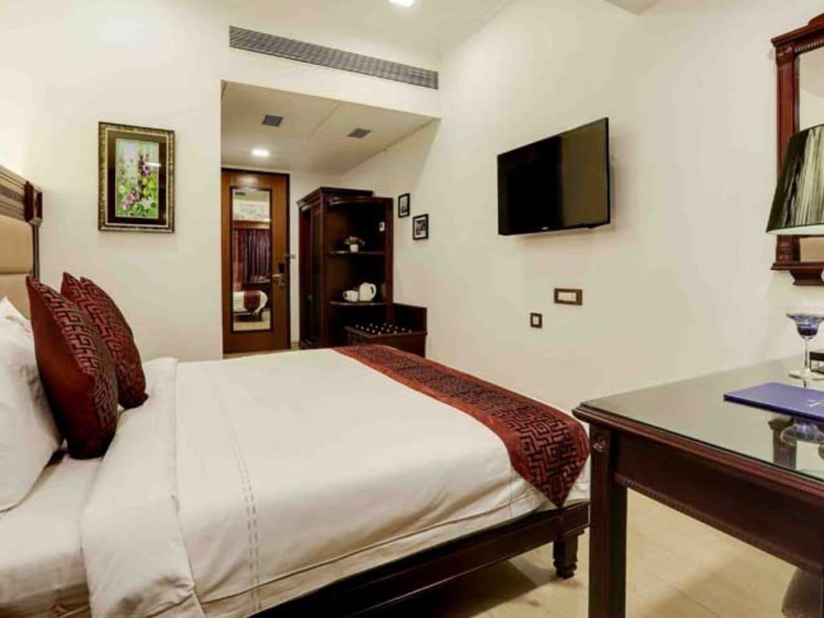 Golden Chariot Vasai Hotel And Spa - Tap to explore photos