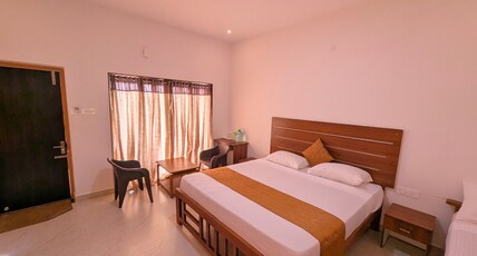 Hotel Banana Tree Room Type - Deluxe Double Bed Room