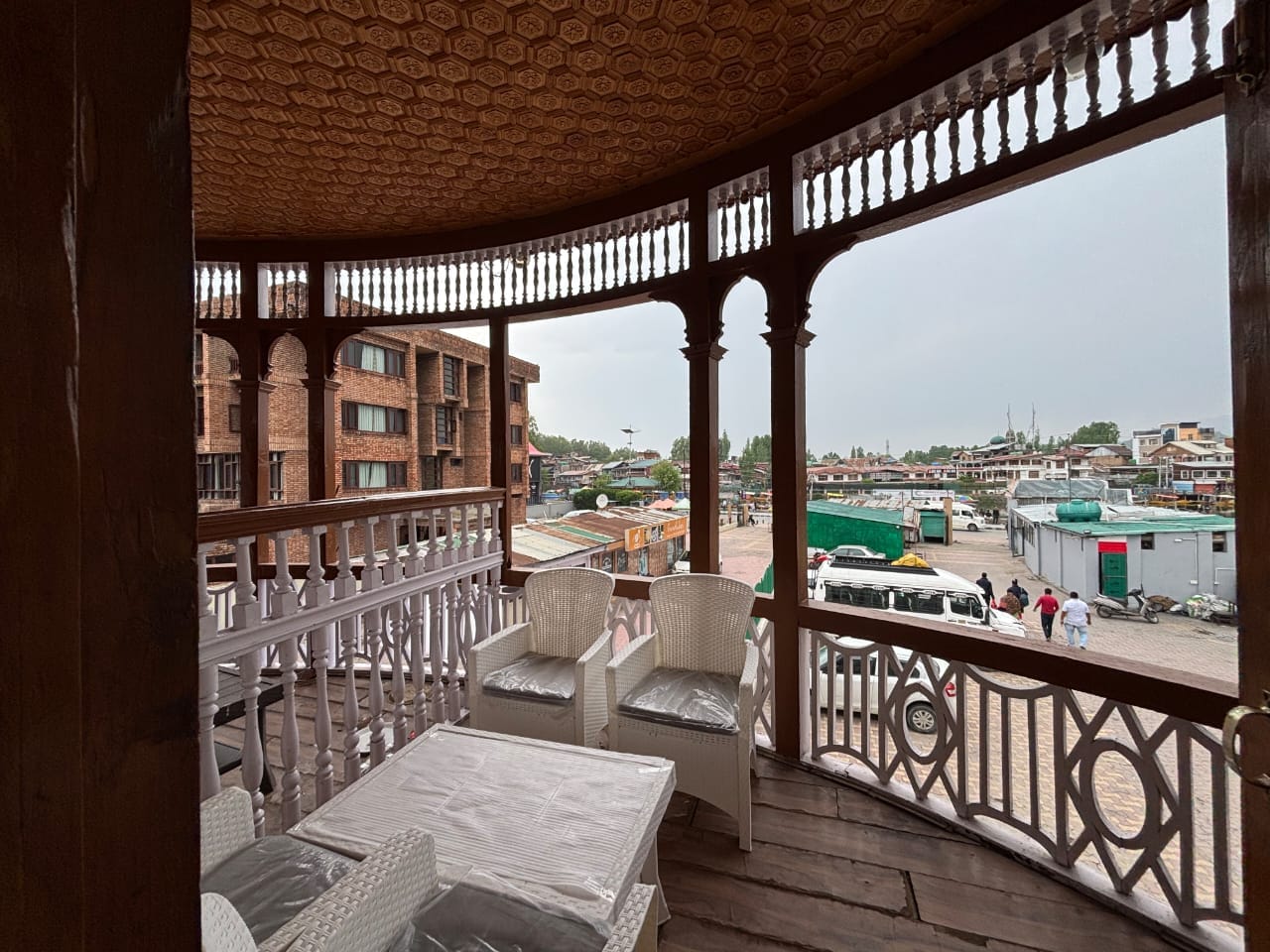 Hotel Malik Palace - Dal Lake Facing - Tap to explore photos