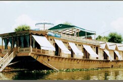 Address of Maharaja Palace Houseboat