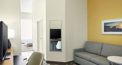 Holiday Inn & Suites MADISON WEST Room Type - Premium Room