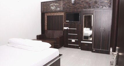 Hotel Sivoy Room Type - Deluxe Room with King Bed