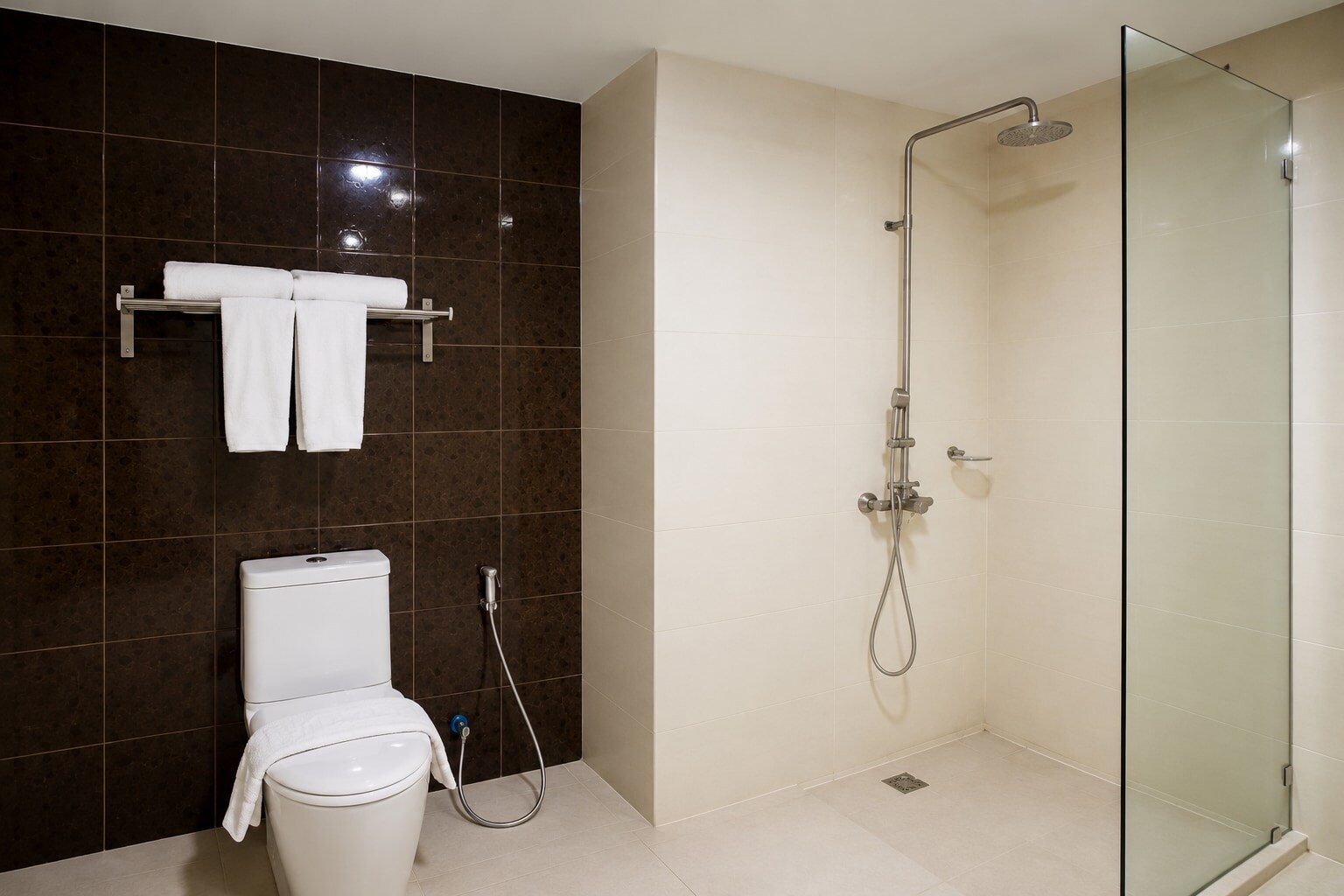 OYO 75659 Palette The One Residence Hotel - Tap to explore photos