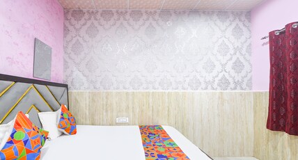 Fabhotel Mohini Palace- 1km from Prem mandir Room Type - Family Room